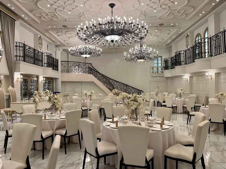 階段を使って登場できるのが遠くにいる人も見やすくて良いと思った。