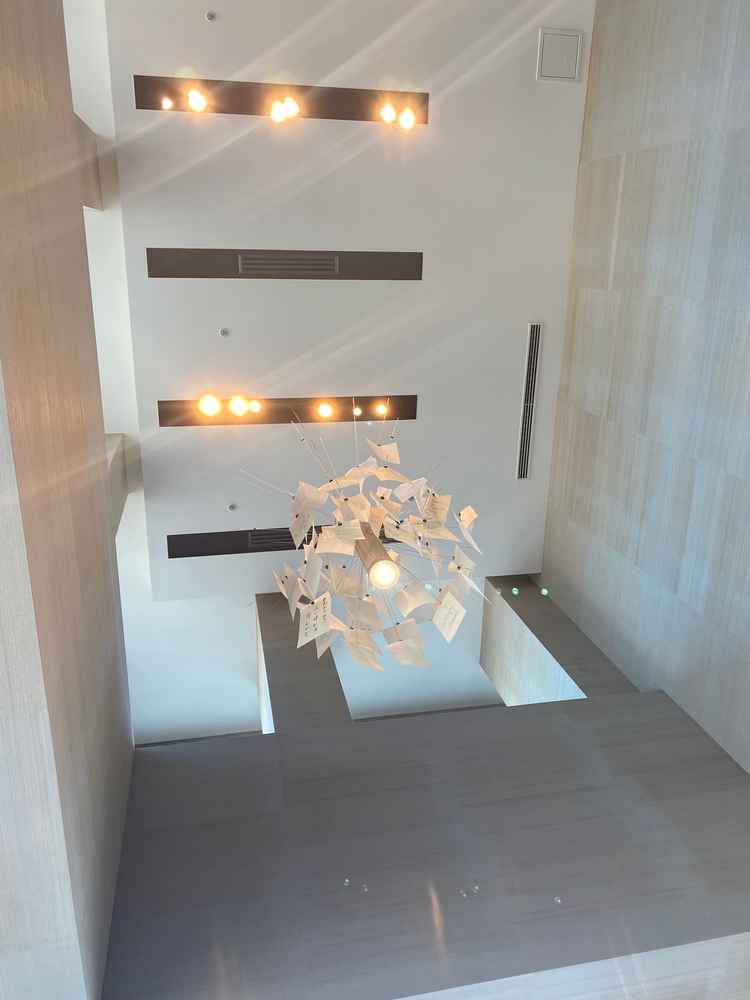 2階分の高さのある7メートルの天井高。空間が広く感じた。