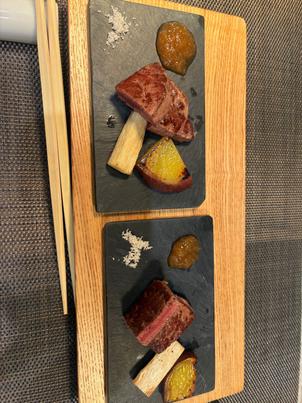 炎のパフォーマンスがすごかった！お肉も、とっても美味しくて塩ともおろしポン酢とも合っていてよかった。