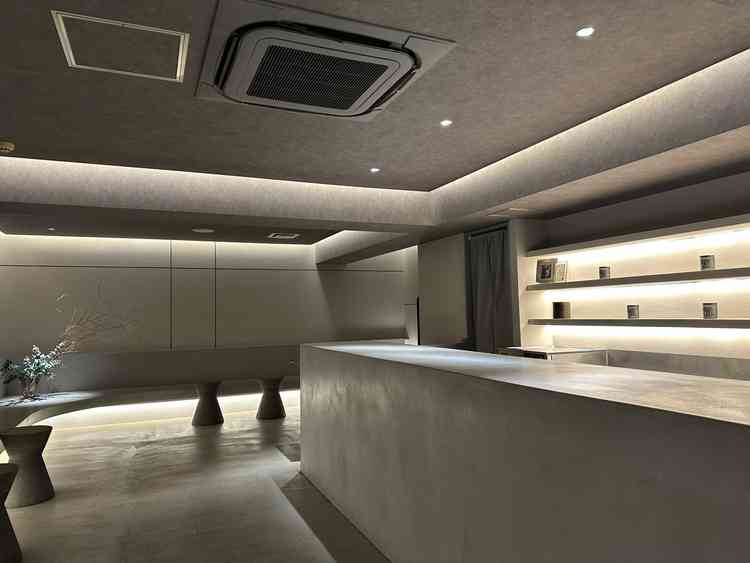 ゲスト控室は韓国カフェのような雰囲気でとてもおしゃれだなと思いました。