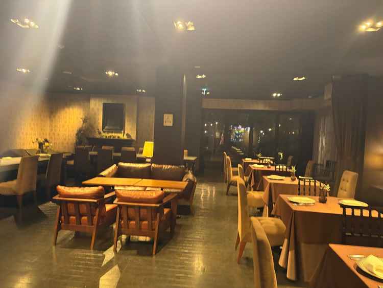 来客用の控室。レストラン営業もしているとのことで、居心地が良さそうでした。