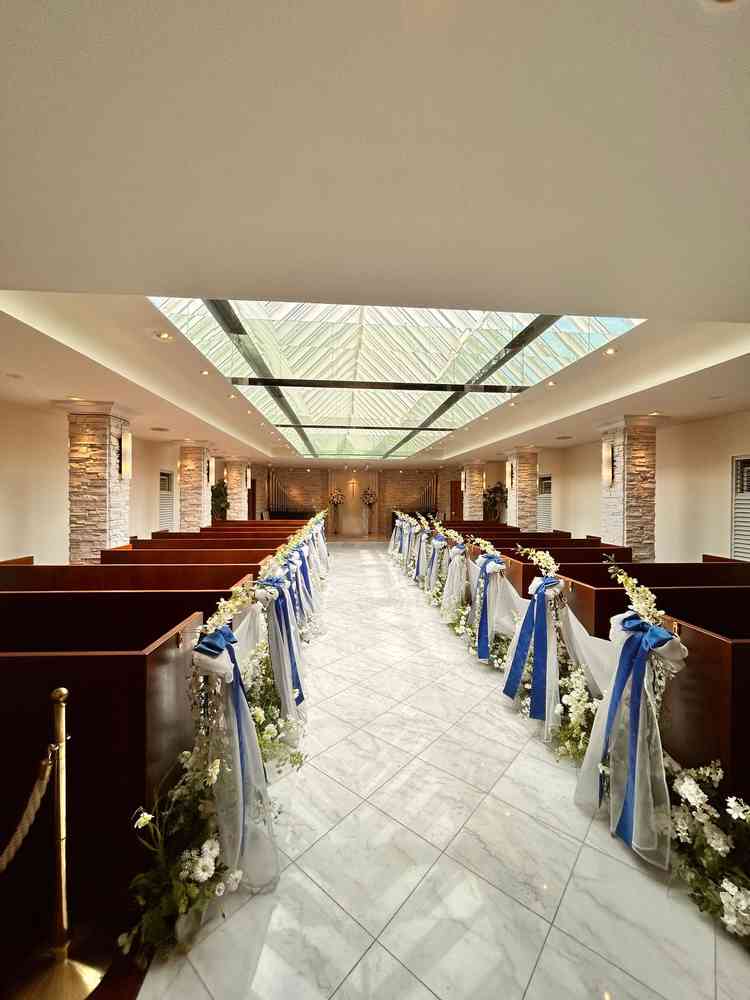 チャペルの雰囲気。少し曇りだったがそれでも光が入り込み明るかった。