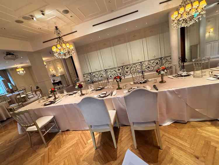 披露宴会場の新郎新婦席からの景色です。可愛らしい雰囲気でした。