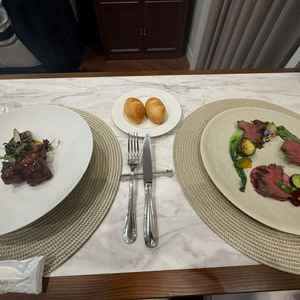 試食の写真です。パートナーと別のものを出していただ方ので食べ比べられました。とても美味しかったです。