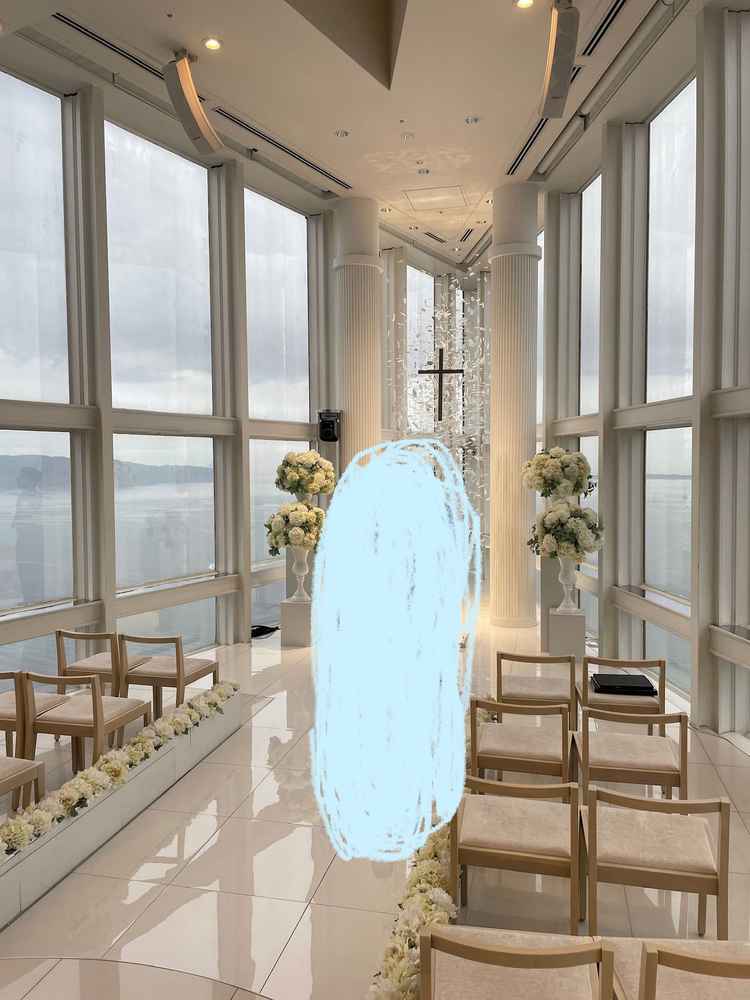 1番見たかった挙式会場、チャペルインザスカイ。地上123mからの福岡市を一望できる。生憎の雨でした。