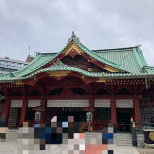 式を挙げる神社になります。格式高く、和の雰囲気を感じます。中も広すぎずゲストの顔を見渡せます。