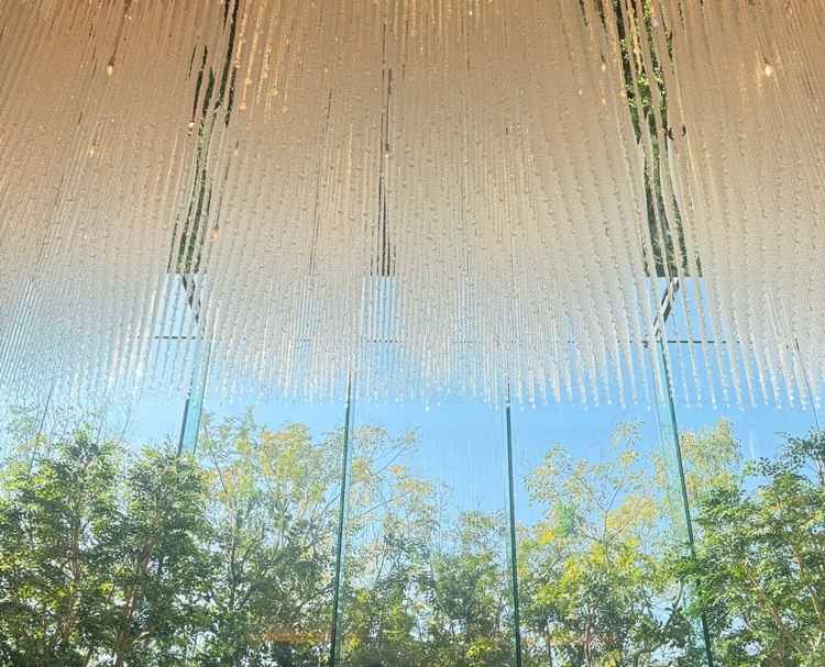 チャペルの写真、自然光がすごく綺麗だった