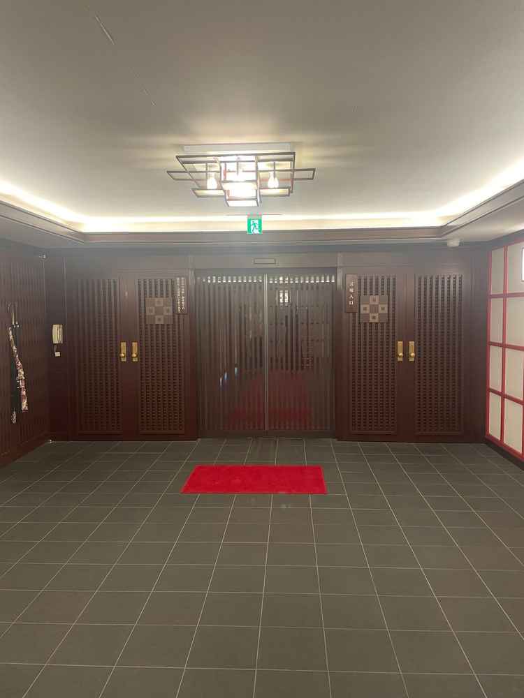 雨でも濡れずに参進ができるとのこと。神社は撮影不可だったが、非常に趣があり、静かで良かった。