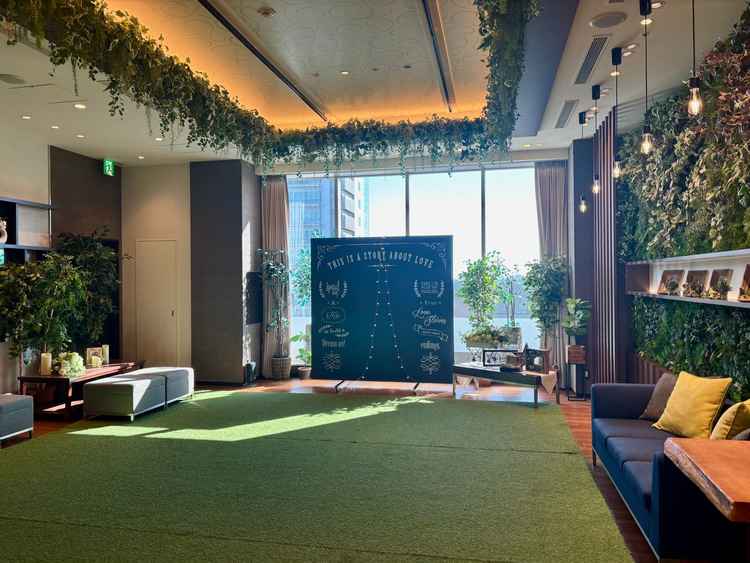 披露宴会場の横のフォト&歓談スペース