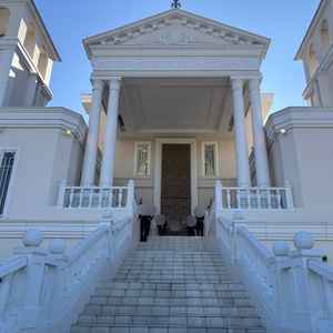 チャペルへとつながる階段。ここでフラワーシャワーを実際にしていただき、雰囲気を感じられました。