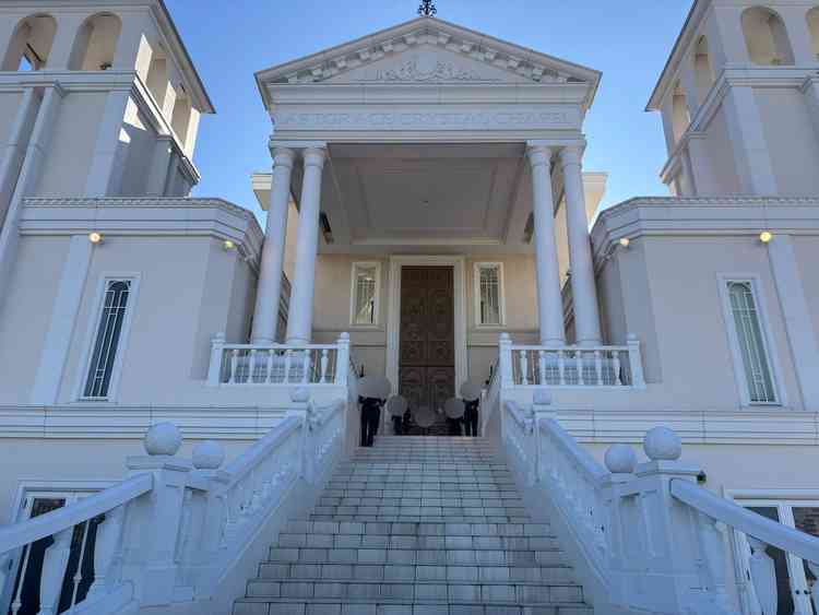 チャペルへとつながる階段。ここでフラワーシャワーを実際にしていただき、雰囲気を感じられました。