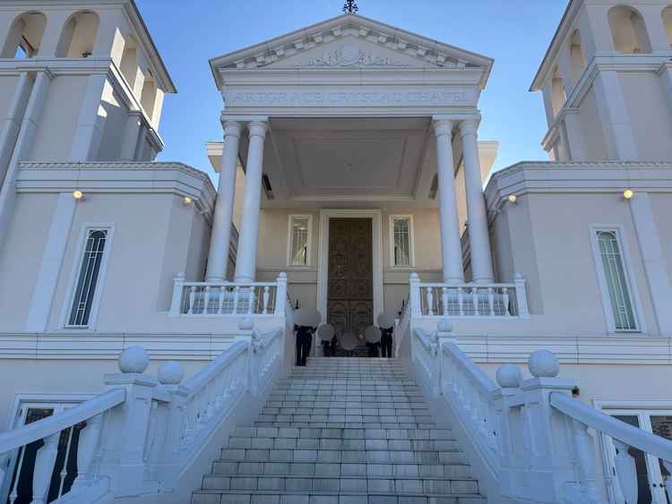 チャペルへとつながる階段。ここでフラワーシャワーを実際にしていただき、雰囲気を感じられました。