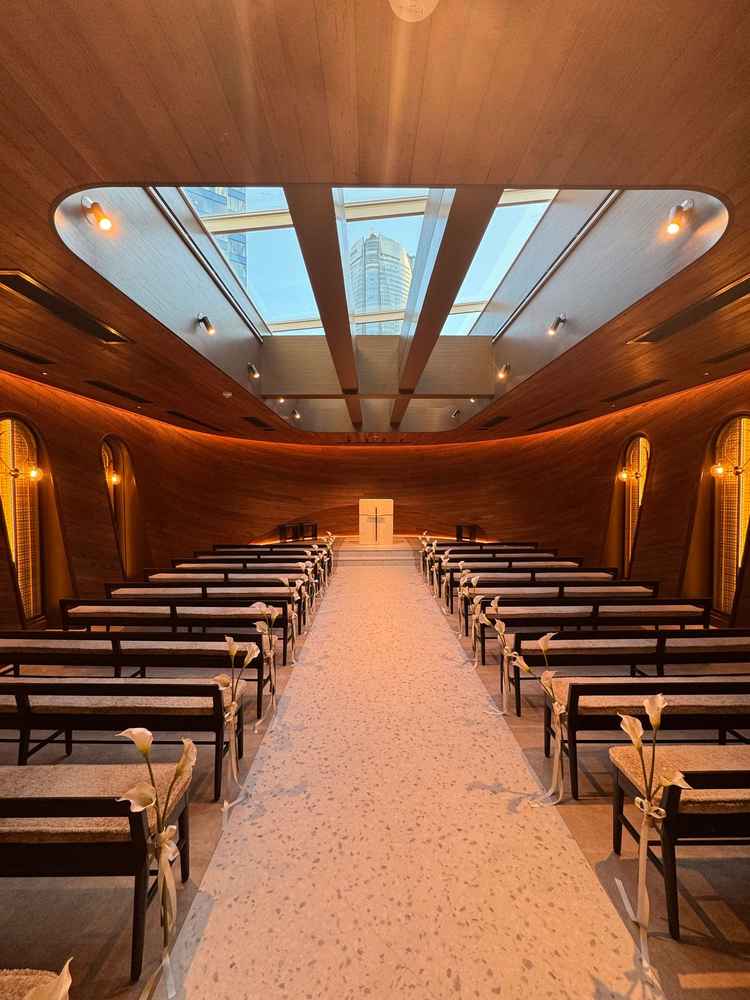 夕方に撮った写真です。天窓で太陽が昇る時間帯は陽が入って素敵な写真を見せてもらいました。