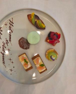 デザートビュッフェを体験しました。試食の後にこちらの自分で選んだデザートを出していただきました。