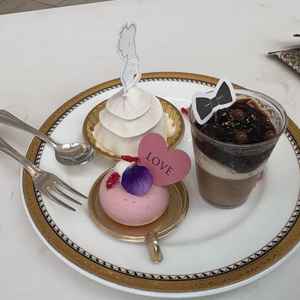 デザートビュッフェ。可愛らしいスイーツが沢山あり、ゲストが楽しめそうです。