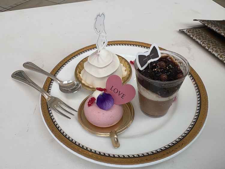 デザートビュッフェ。可愛らしいスイーツが沢山あり、ゲストが楽しめそうです。