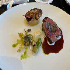 試食のメイン料理。彩も考えられており、目でも楽しめた。