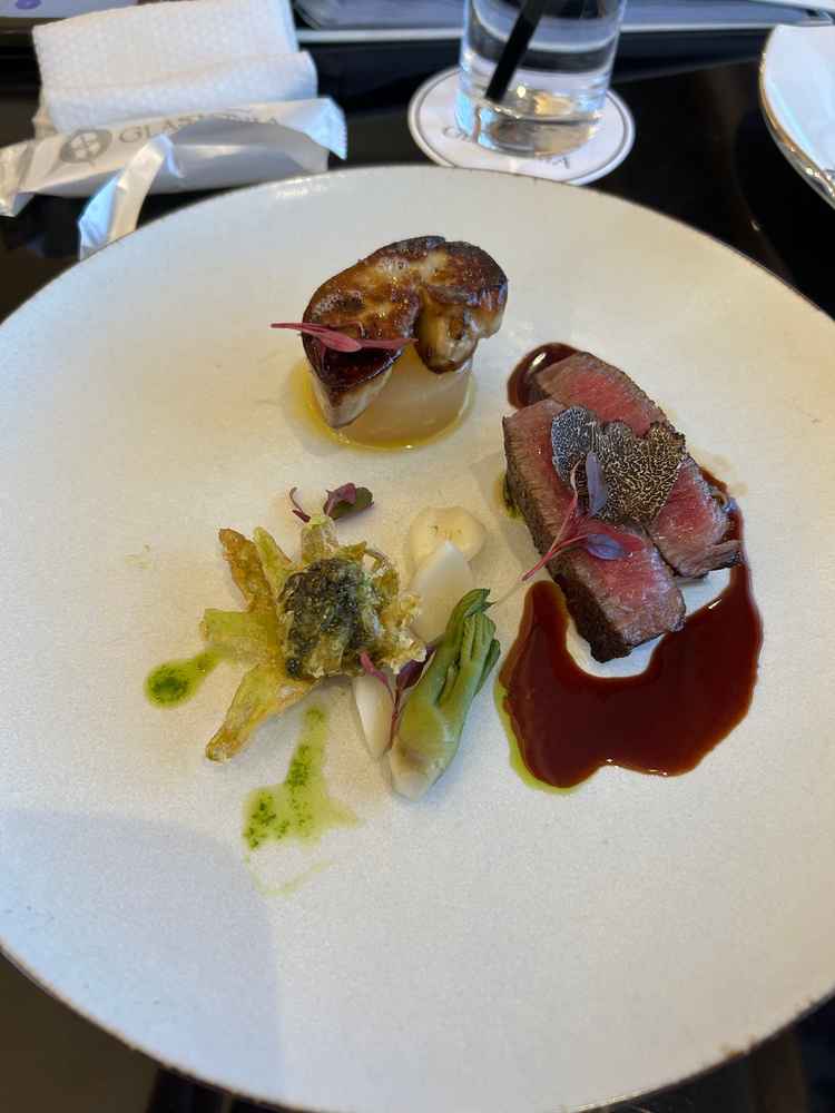 試食のメイン料理。彩も考えられており、目でも楽しめた。