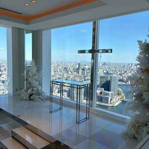 屋内チャペル。スカイツリーが見えてとても景色がよかった。少しこぢんまり感はある。