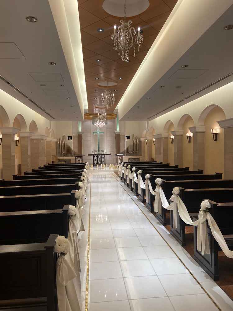 ホテルに２つあるチャペルの一つ。最前列は写真が撮りやすかったりと細かな工夫がされていた。