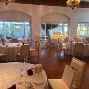 少人数から大人数の披露宴に対応している。特にその他の印象はない。