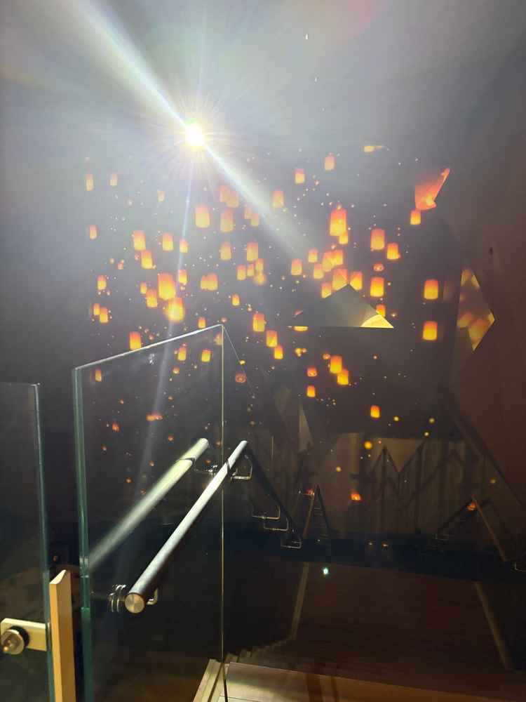 ラプンツェルを模倣したプロジェクションマッピング。