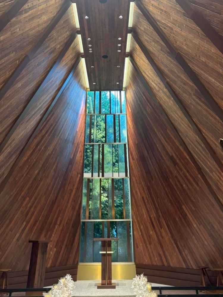 新しいチャペルはかなり天井高もしっかりあった。