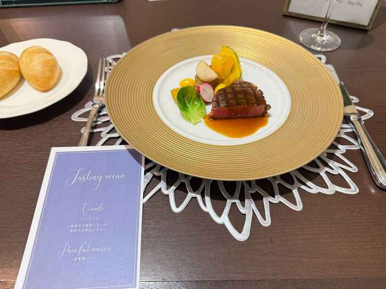 国産牛の試食を頂きました。野菜は生で食べれるかぼちゃなどがありました。