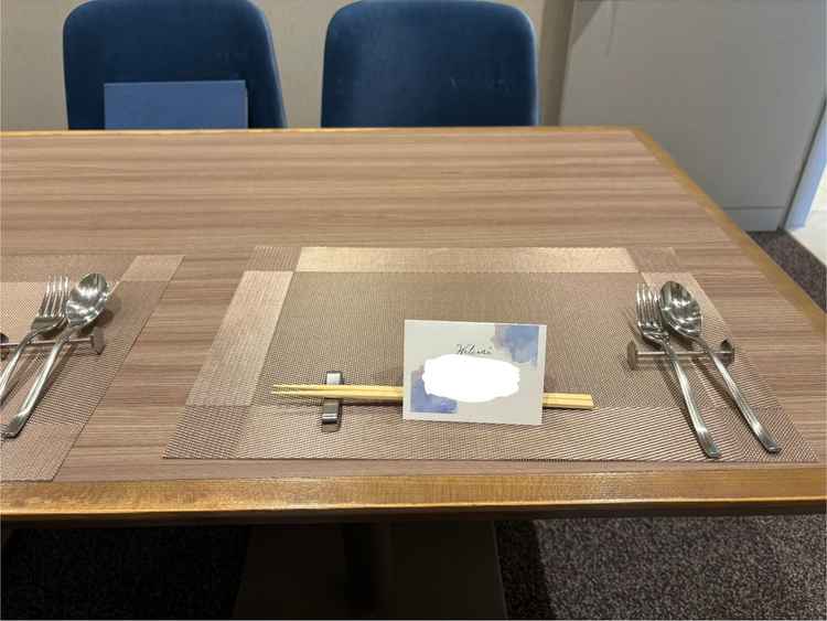 打ち合わせの席と試食前の様子