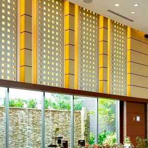 披露宴会場。水や光を感じられたり、1つ目に見学した会場は窓からチャペルが見えて素敵です。