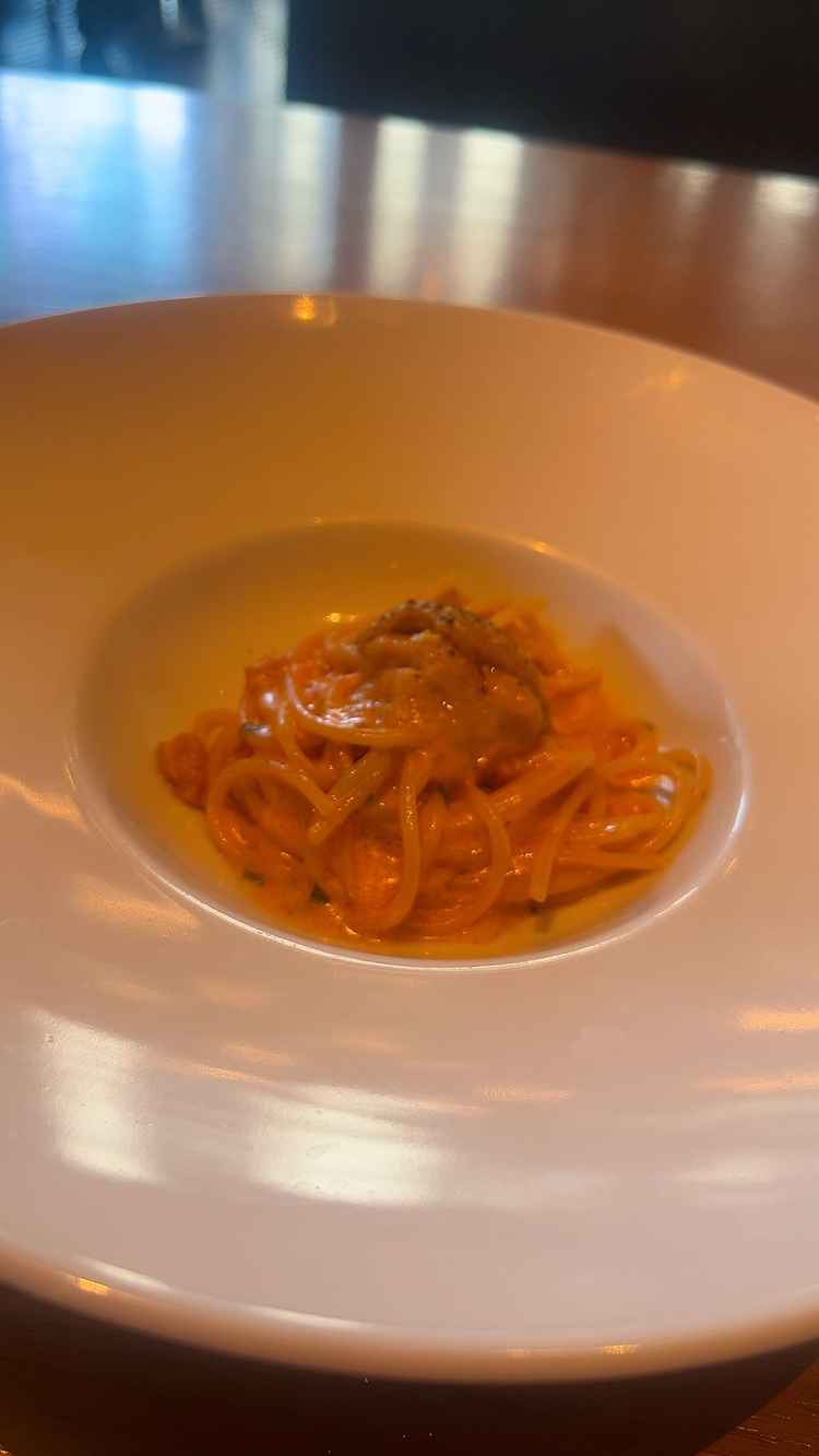 ウニのパスタの味付けはとても美味しかったです。たまたまかと思いますがウニの苦味が強く少し驚きました。