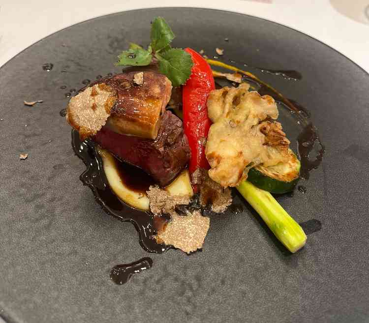 試食で出たメイン。お肉とフォアグラだけでなくメインも美味しい。