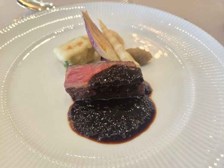 試食会で提供された、洋のメインです。付け合わせ含めて美味しく、とても完成されている一皿でした。