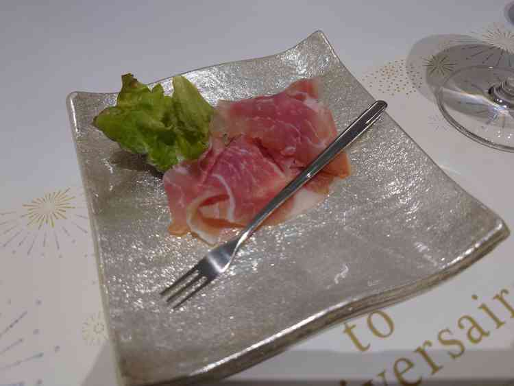 ウェルカムパーティーで提供される生ハム