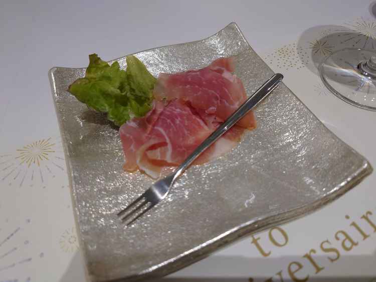 ウェルカムパーティーで提供される生ハム