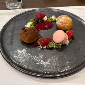 クリスマスシーズンのデザート。特にマカロンが美味しかったです！