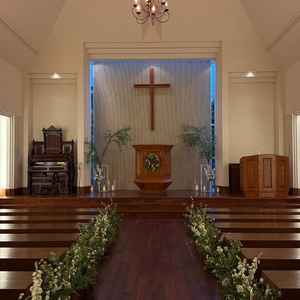 チャペルは広くて周りを見渡せるのが良かった。木目調で自然を感じれるのが素敵でした。