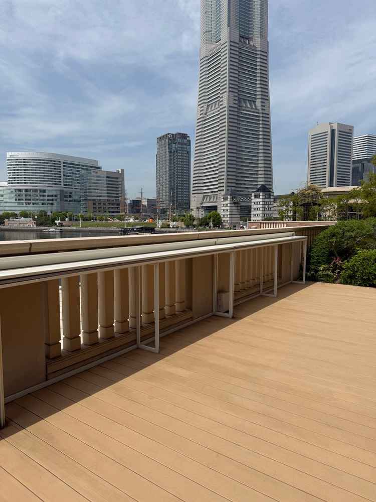 2階のテラス(披露宴の名前)のガーデンの写真です。天気がいいととても眺めが良いいです。