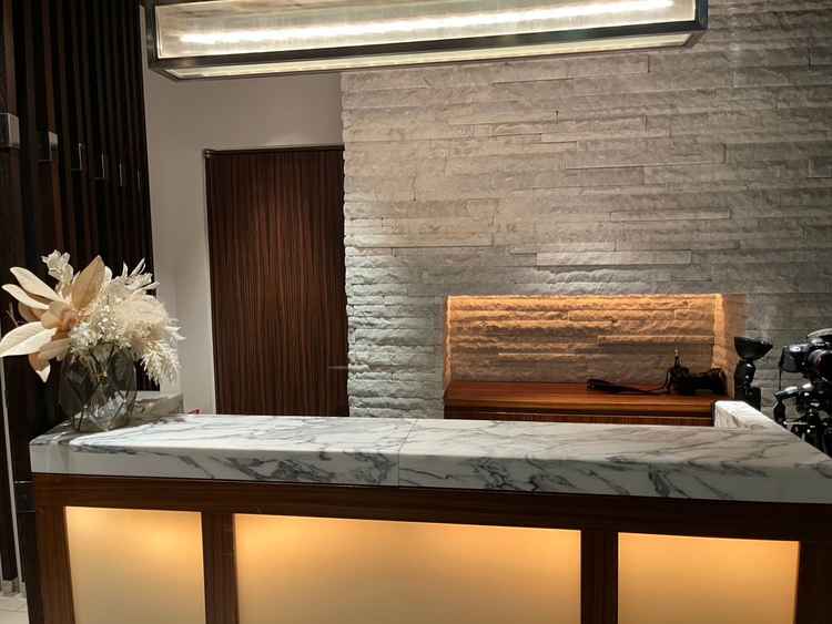 受付はこじんまりしていたがスタイリッシュな感じだった