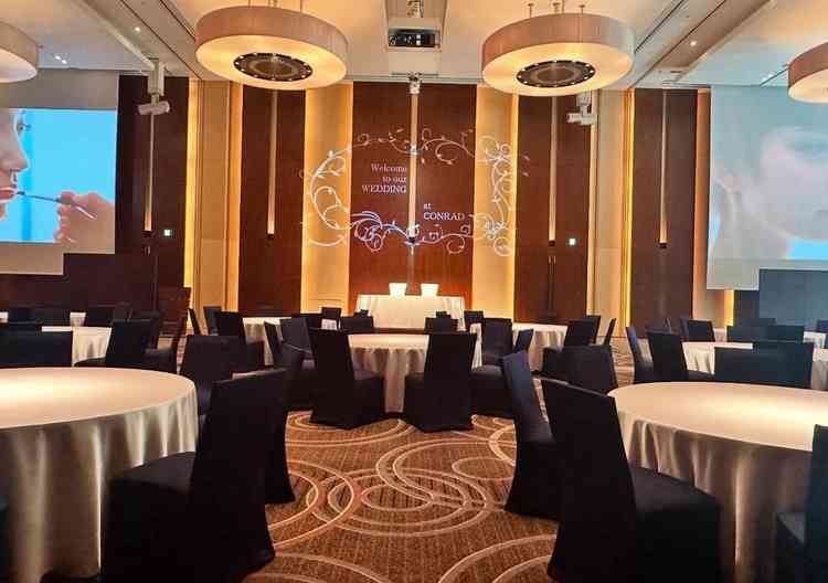 披露宴会場。自身は人数が少なくこちらの会場にはできませんでしたが、絵本の世界のようで素敵でした。