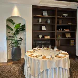 披露宴会場は色目も落ち着いていて、自分好みの色を入れて雰囲気を変えれそうな所が良かった