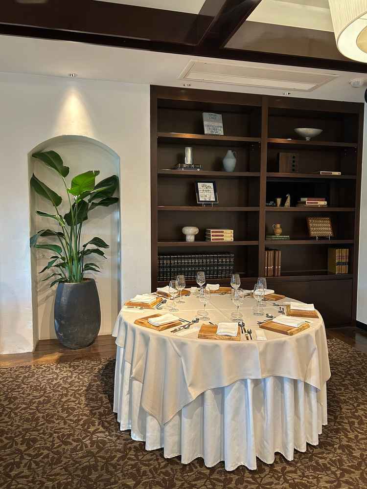 披露宴会場は色目も落ち着いていて、自分好みの色を入れて雰囲気を変えれそうな所が良かった