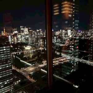 夜景が見える場所で説明して下さいました。