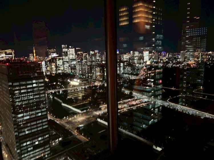 夜景が見える場所で説明して下さいました。