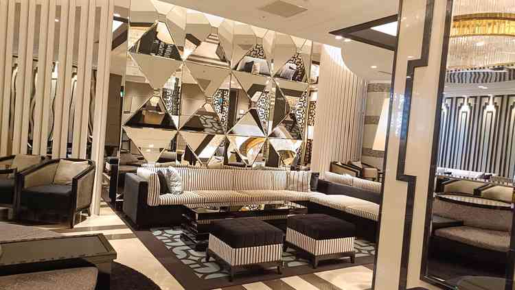 待合室。どこも広々としていた。