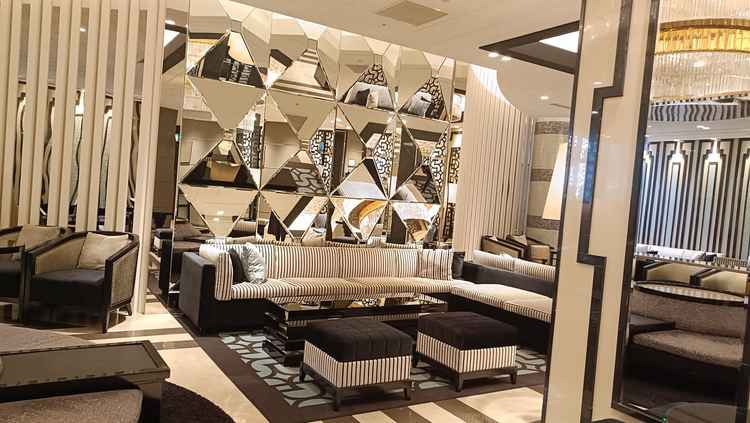 待合室。どこも広々としていた。