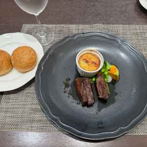 フランス料理フルコースがとても美味しくて魅力的でした。