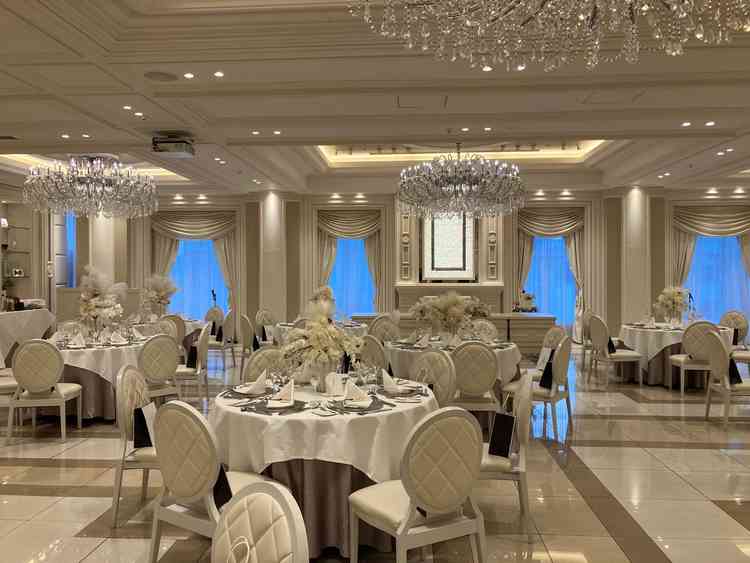 フロントが見えやすい席配置