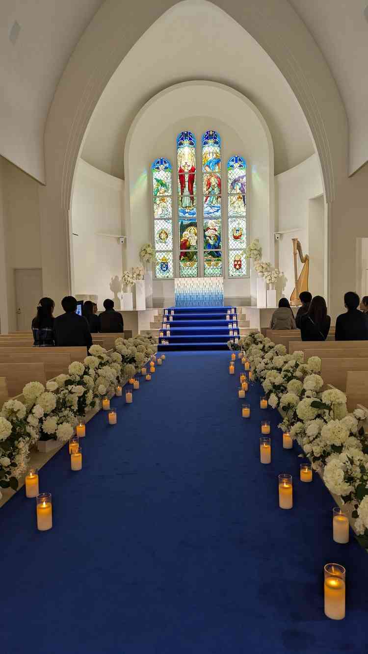 下調べどおりの青いヴァージンロードでとても素敵な空間でした。