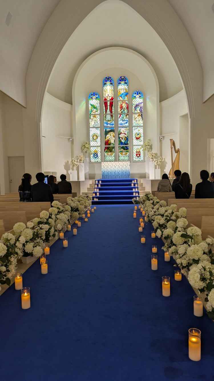 下調べどおりの青いヴァージンロードでとても素敵な空間でした。